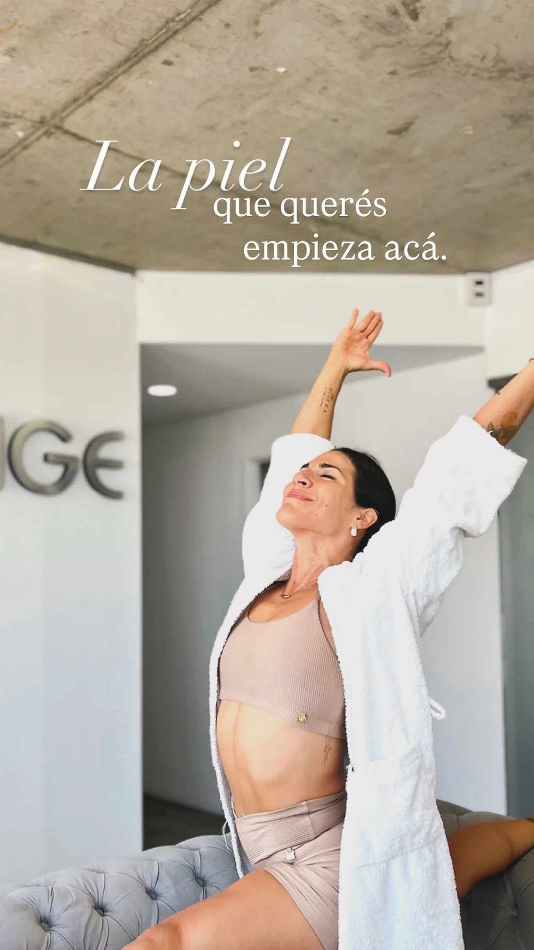 Modelo de una publicación de Orange sobre higiene facial integral